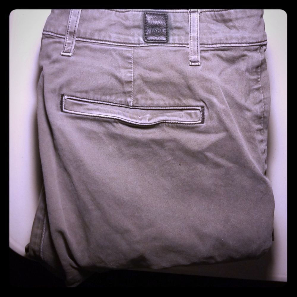 Adrian Goldschmied - The Lux Khaki